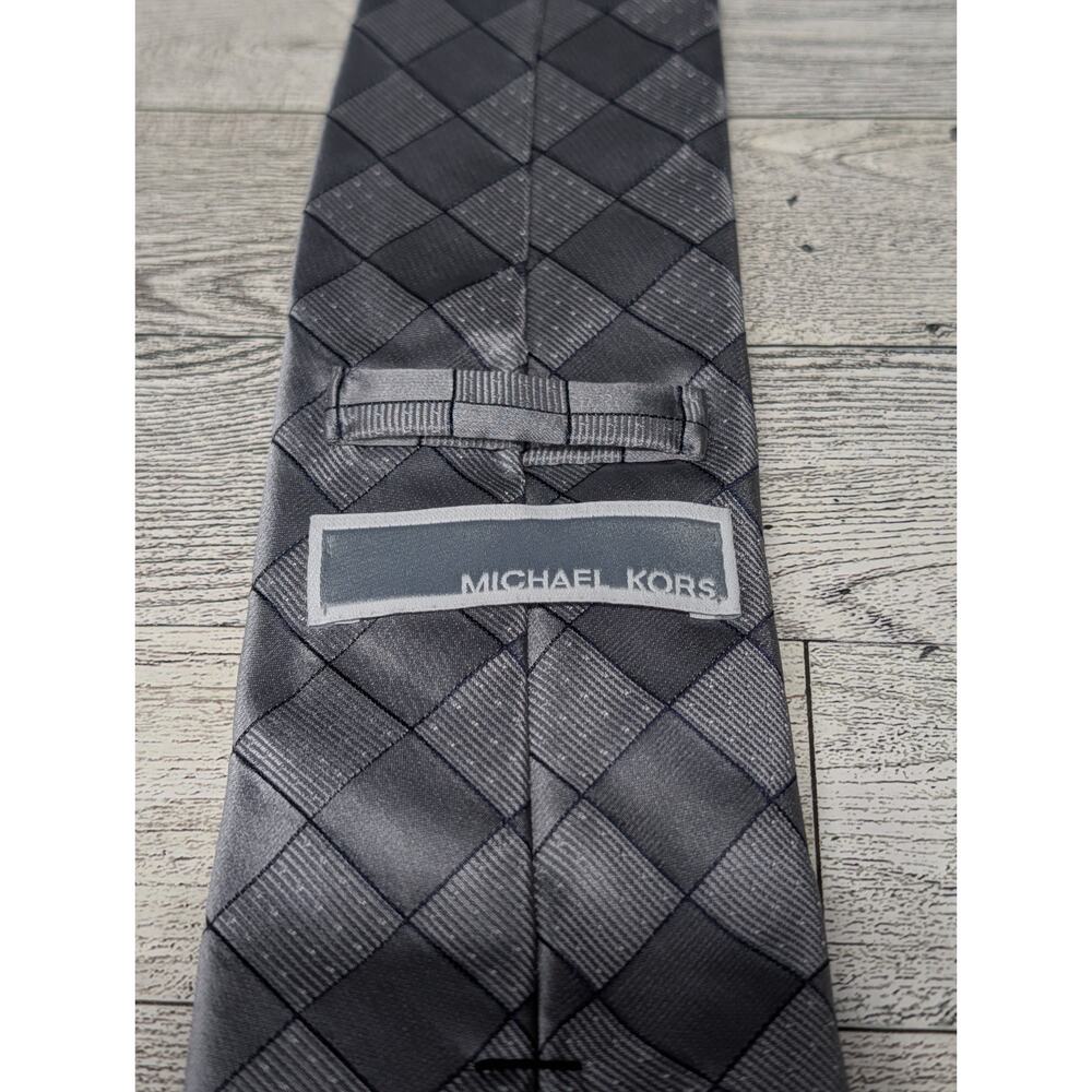 Michael Kors Silk Gray Black Geometric Mens Tie Necktie - Read For Info - Picture 4 of 6